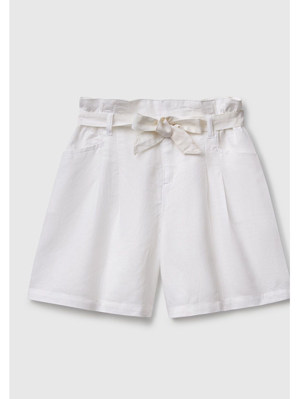 Kız Çocuk Beyaz Keten Karışımlı Beli Kuşaklı Wide Fit Bermuda Şort