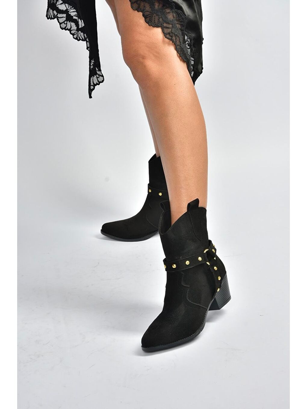 Siyah Kadın Bot V820320202-1