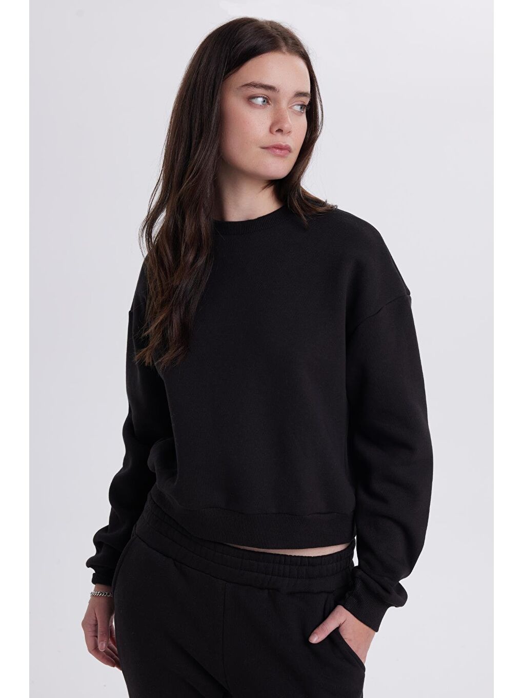 Kadın Regular Fit Pamuklu 3 İplik Yumuşak Dokulu İçi Polarlı Bisiklet Yaka Siyah Eşofman Takımı