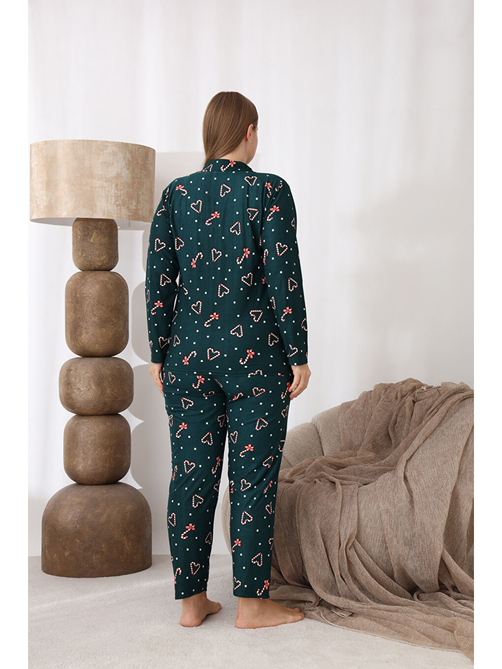 Yeşil Boydan Düğmeli Yılbaşı Temalı Süet Kumaş Büyük Beden Kadın Pijama Takımı 515-4