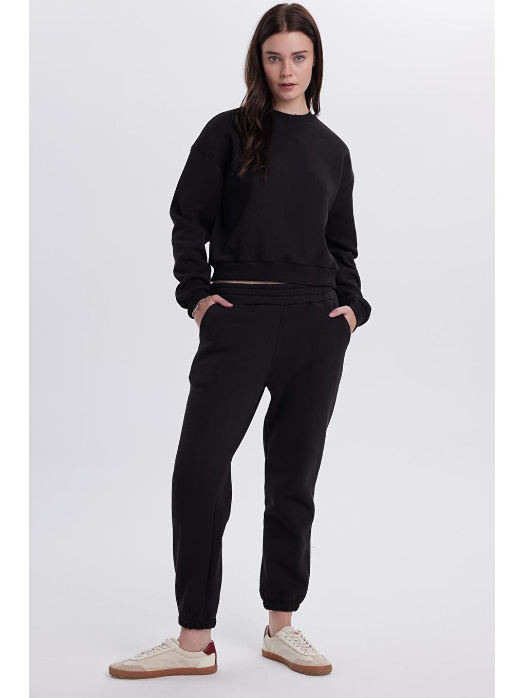 Kadın Regular Fit Pamuklu 3 İplik Yumuşak Dokulu İçi Polarlı Bisiklet Yaka Siyah Eşofman Takımı-1