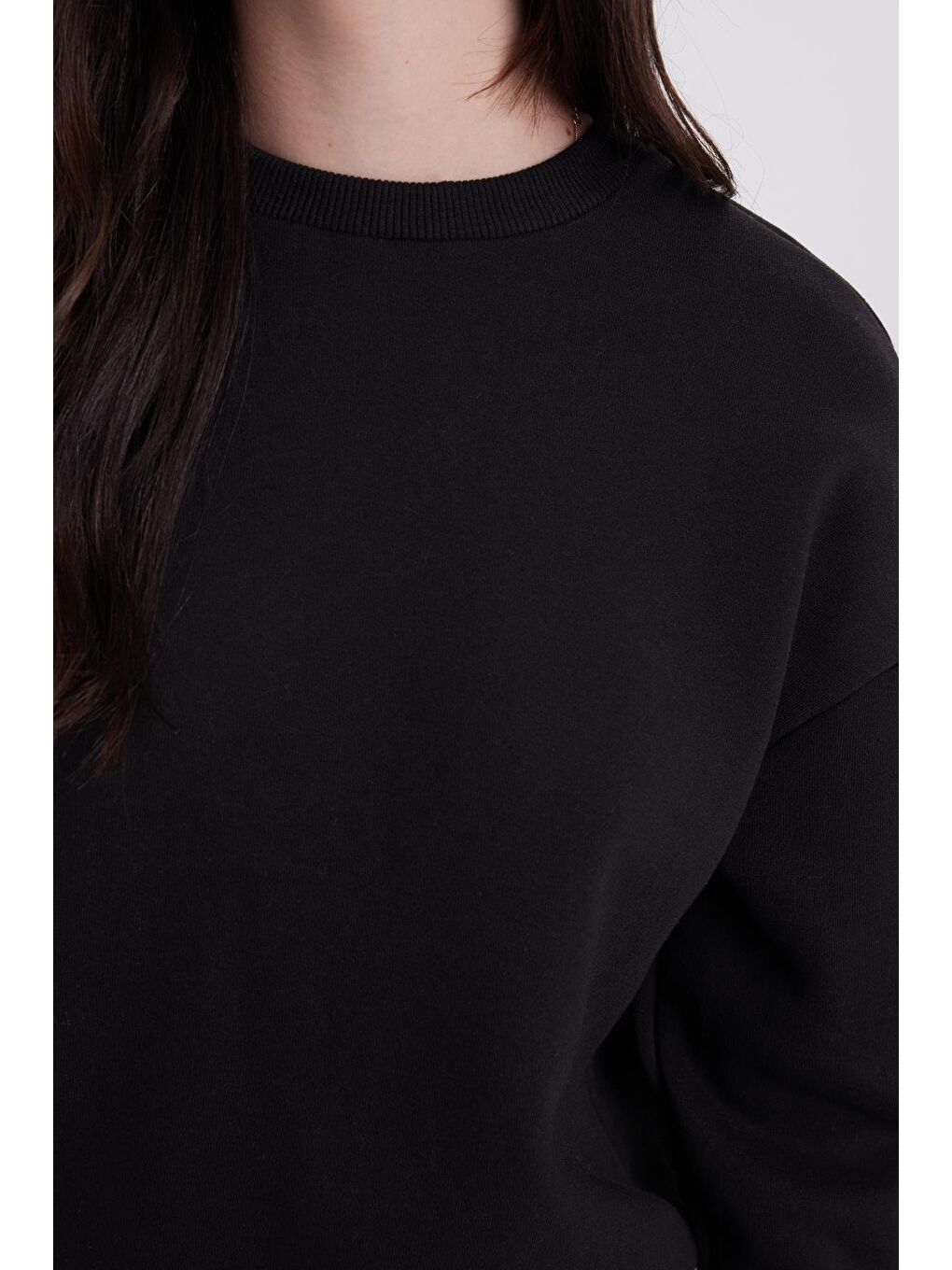 Kadın Regular Fit Pamuklu 3 İplik Yumuşak Dokulu İçi Polarlı Bisiklet Yaka Siyah Eşofman Takımı-2