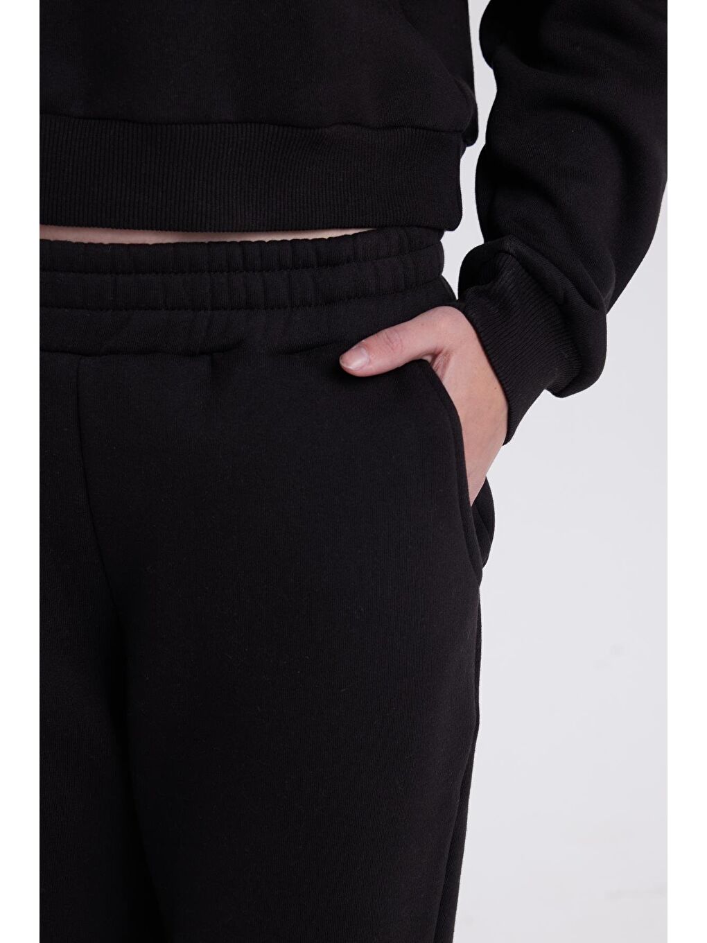 Kadın Regular Fit Pamuklu 3 İplik Yumuşak Dokulu İçi Polarlı Bisiklet Yaka Siyah Eşofman Takımı-5