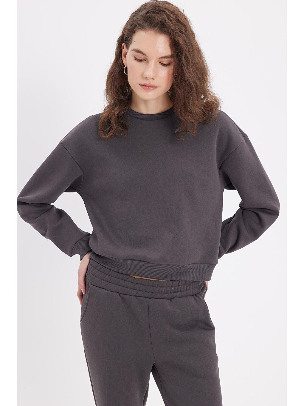 Kadın Regular Fit Pamuklu 3 İplik Yumuşak Dokulu İçi Polarlı Bisiklet Yaka Gri Eşofman Takımı-1