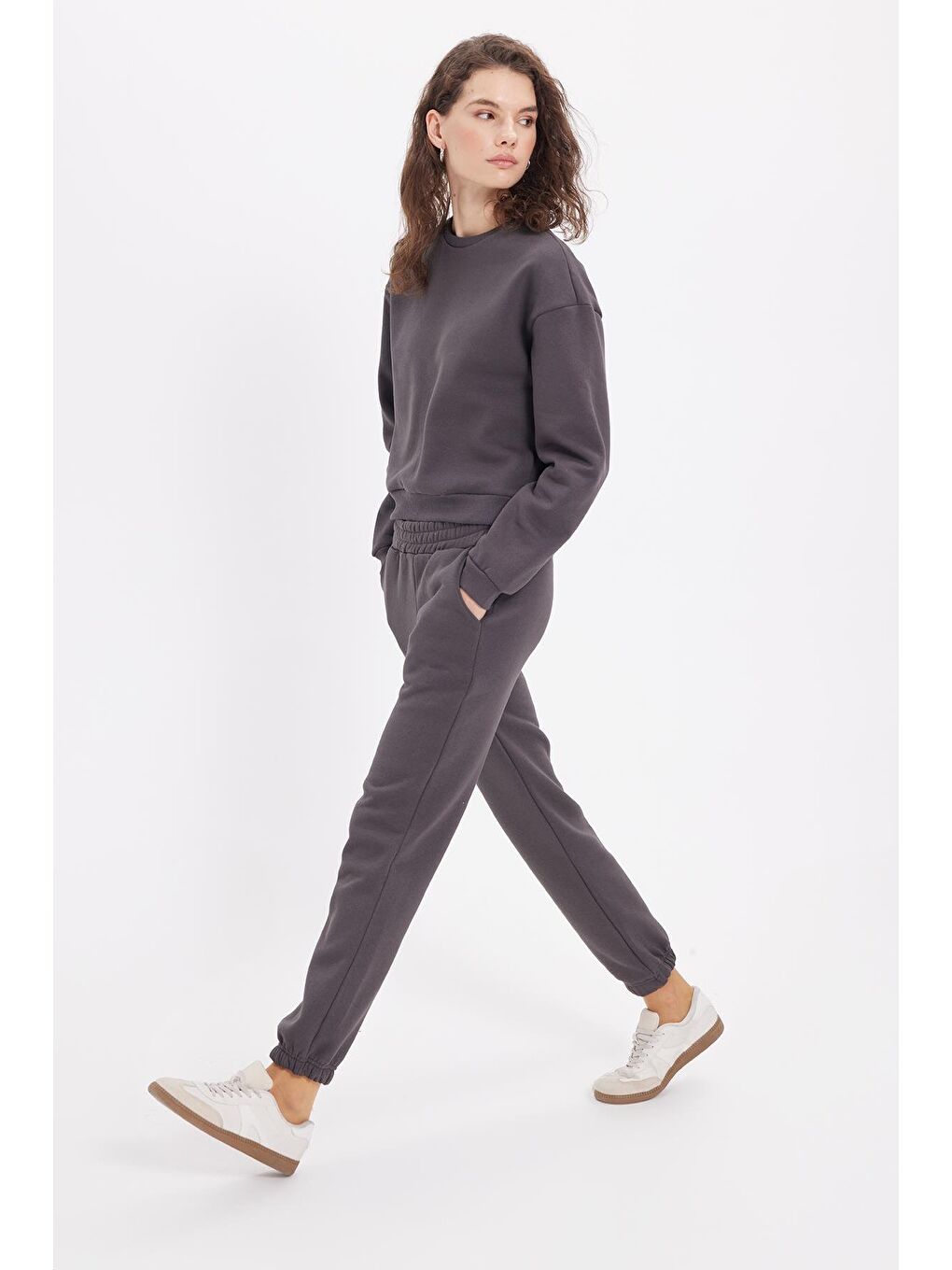 Kadın Regular Fit Pamuklu 3 İplik Yumuşak Dokulu İçi Polarlı Bisiklet Yaka Gri Eşofman Takımı-3