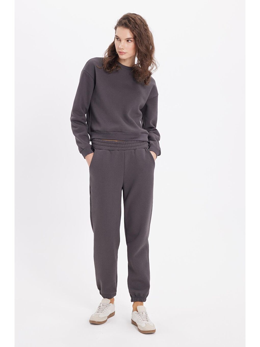 Kadın Regular Fit Pamuklu 3 İplik Yumuşak Dokulu İçi Polarlı Bisiklet Yaka Gri Eşofman Takımı-4