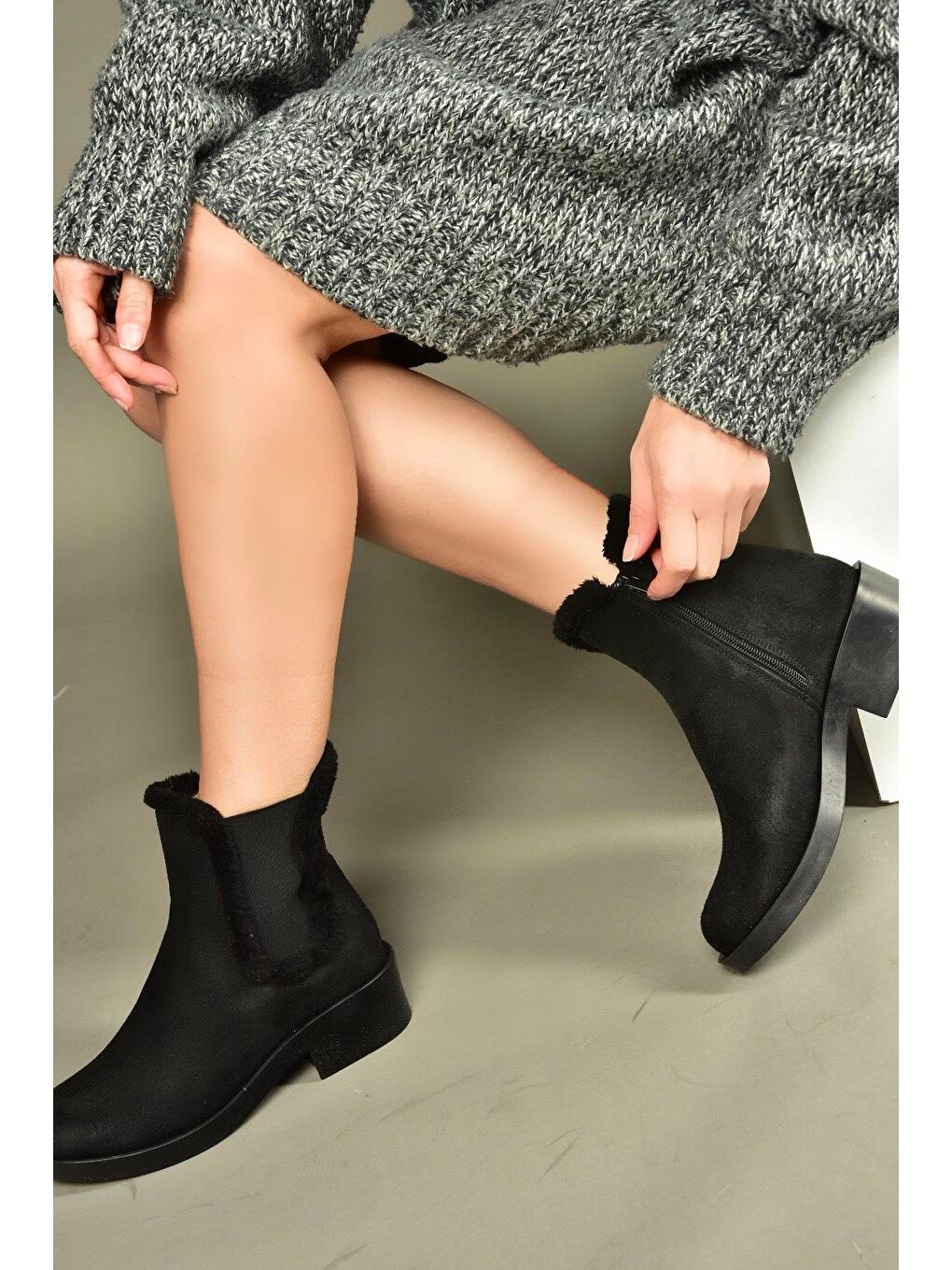 Siyah Kadın Bot V674121402-1
