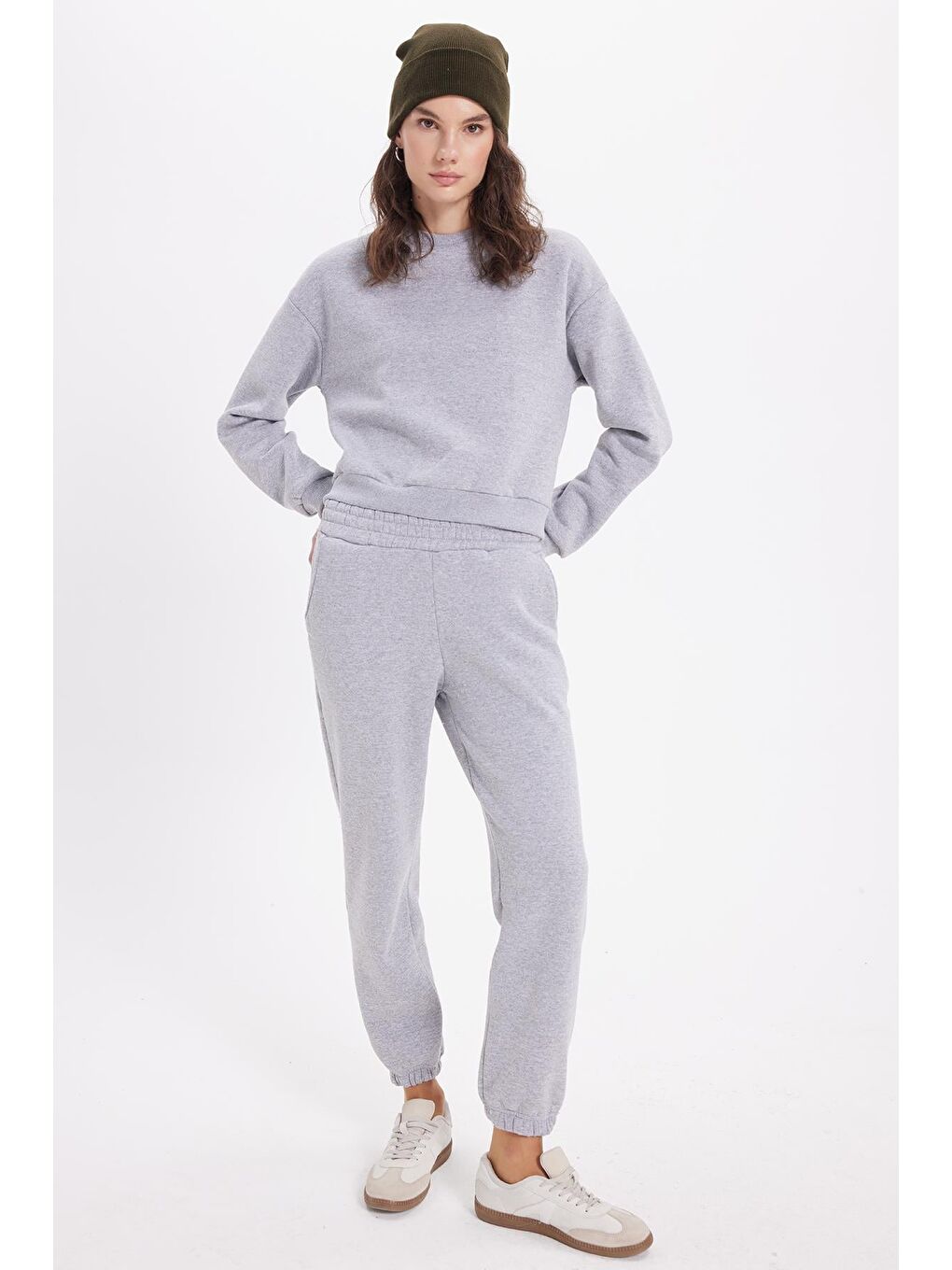 Kadın Regular Fit Pamuklu 3 İplik Yumuşak Dokulu İçi Polarlı Bisiklet Yaka Gri Eşofman Takımı