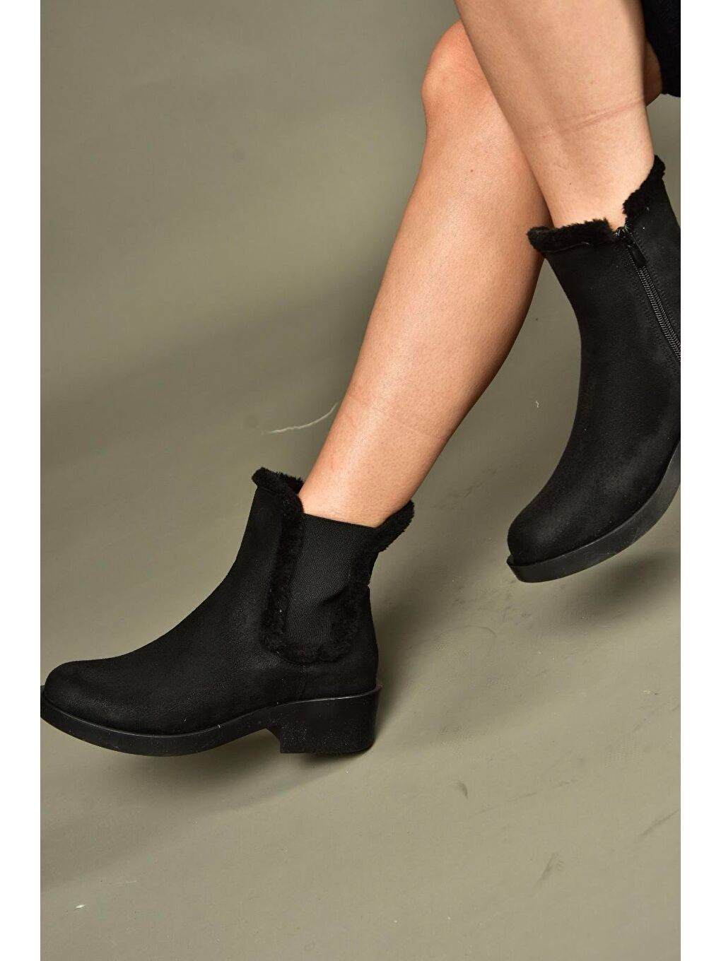 Siyah Kadın Bot V674121402-2