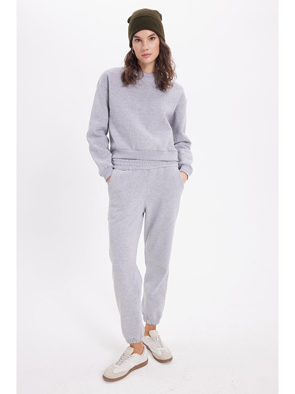 Kadın Regular Fit Pamuklu 3 İplik Yumuşak Dokulu İçi Polarlı Bisiklet Yaka Gri Eşofman Takımı-5