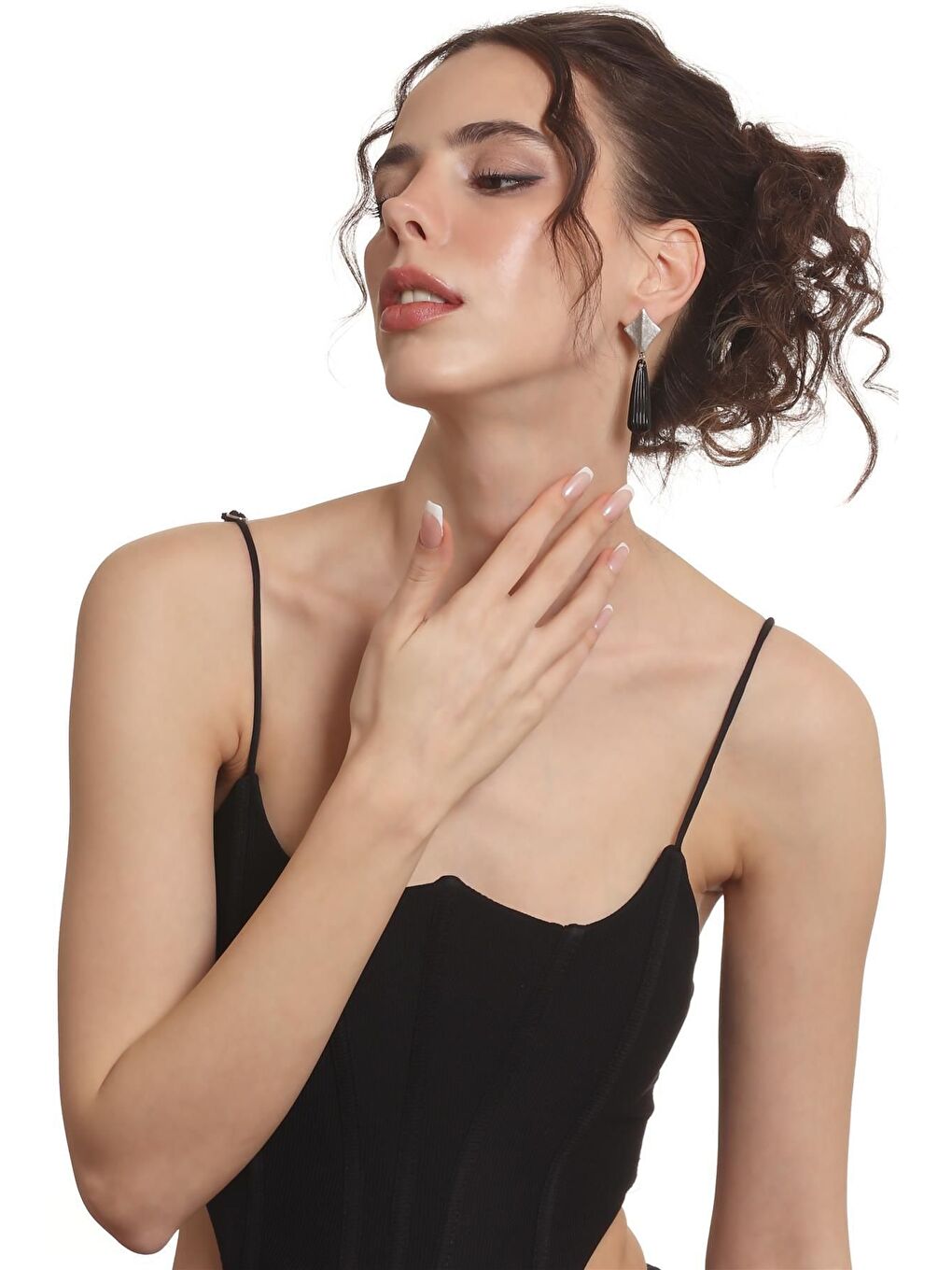 Gri Kadın Antik Gümüş Kaplama Çivili Model Siyah Boncuklu Küpe-4