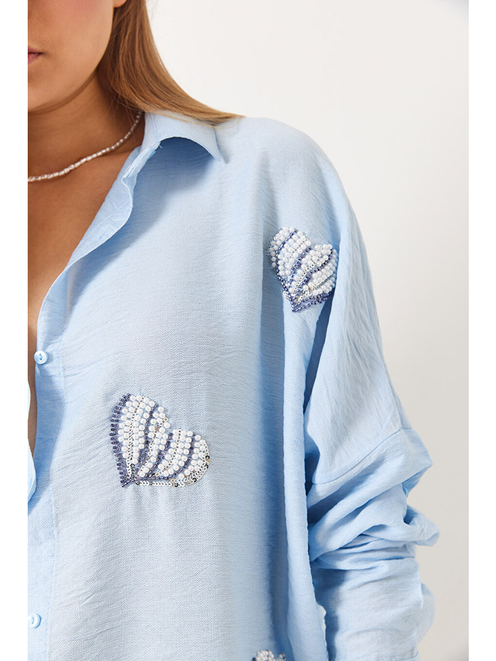Mavi Kadın Boncuk Taş Kalp İşlemeli Oversize Gömlek-4