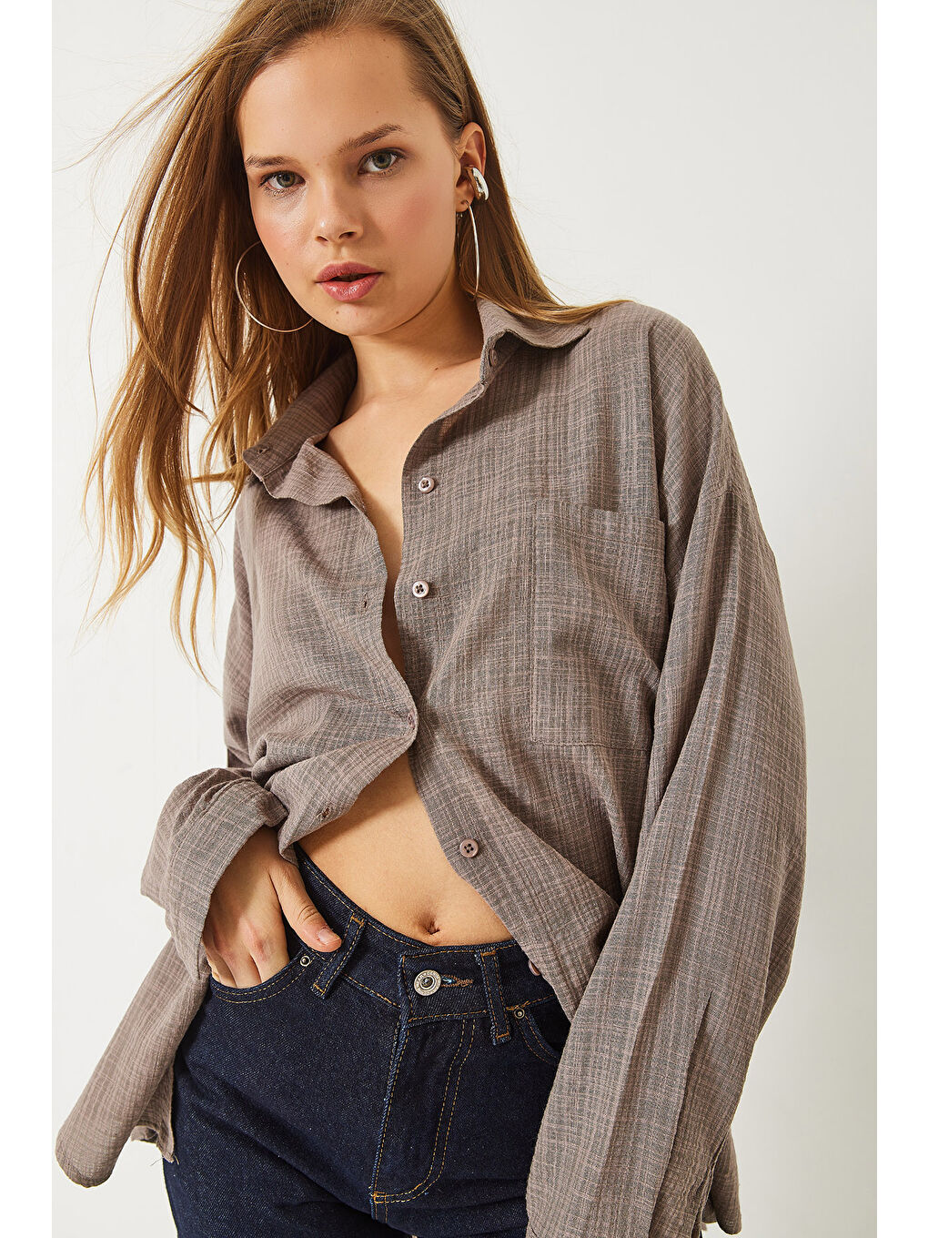 Bej Kadın Tek Cep Detaylı Oversize Keten Dokulu Basic Gömlek-3