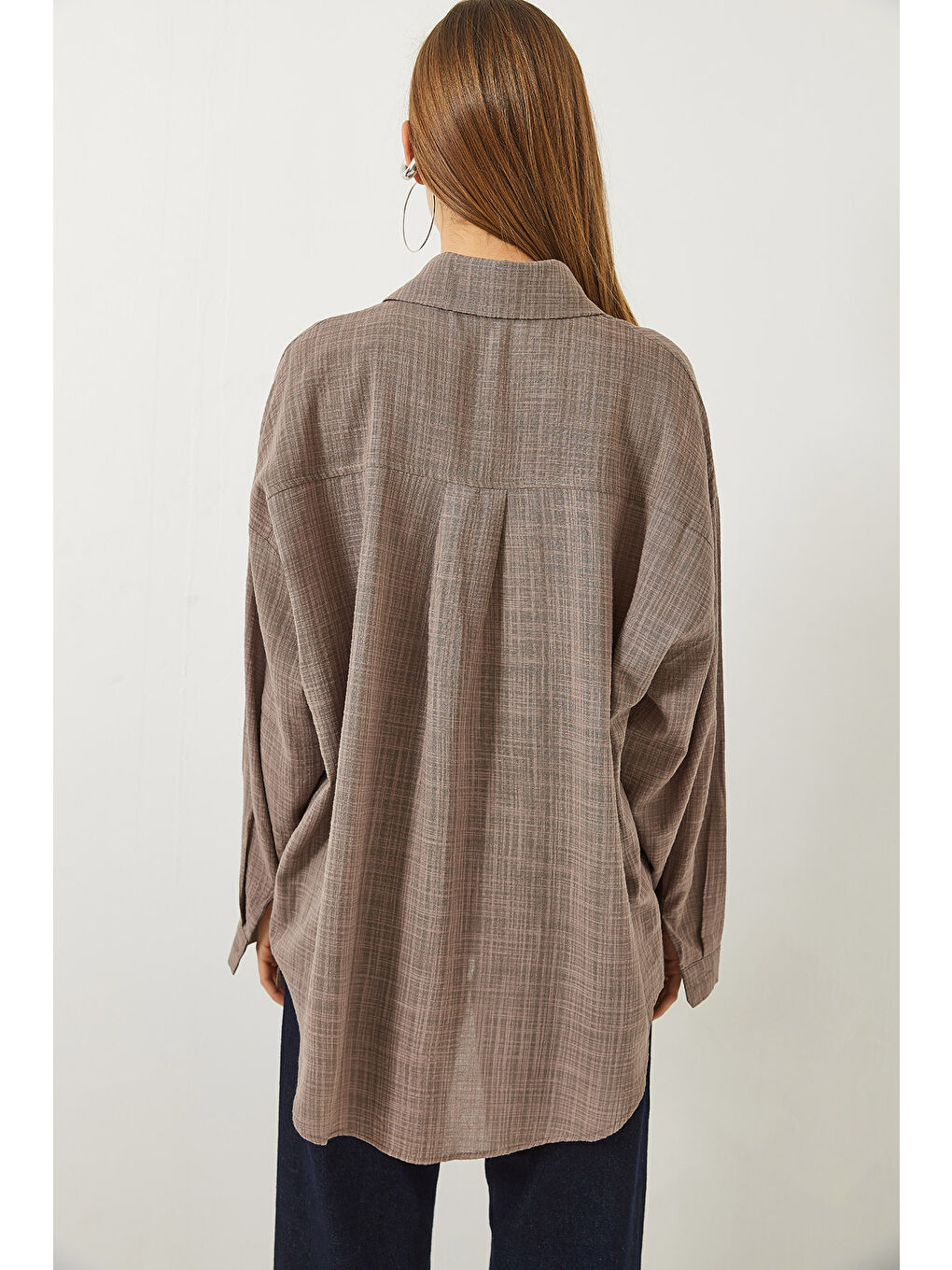 Bej Kadın Tek Cep Detaylı Oversize Keten Dokulu Basic Gömlek-7