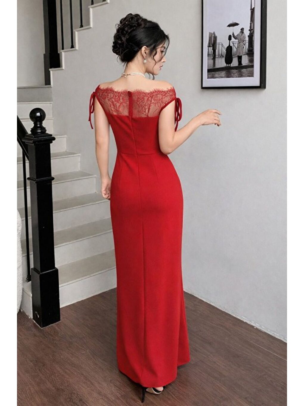 Kırmızı Kadın Göğüs Ve Yakası Dantel Detaylı Kayık Yaka Görünümlü Uzun Ithal Krep Elbise-1