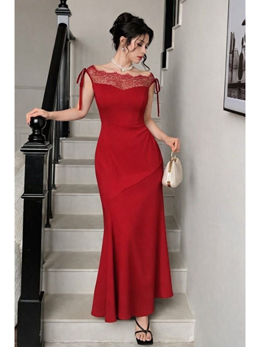 Kırmızı Kadın Göğüs Ve Yakası Dantel Detaylı Kayık Yaka Görünümlü Uzun Ithal Krep Elbise-2