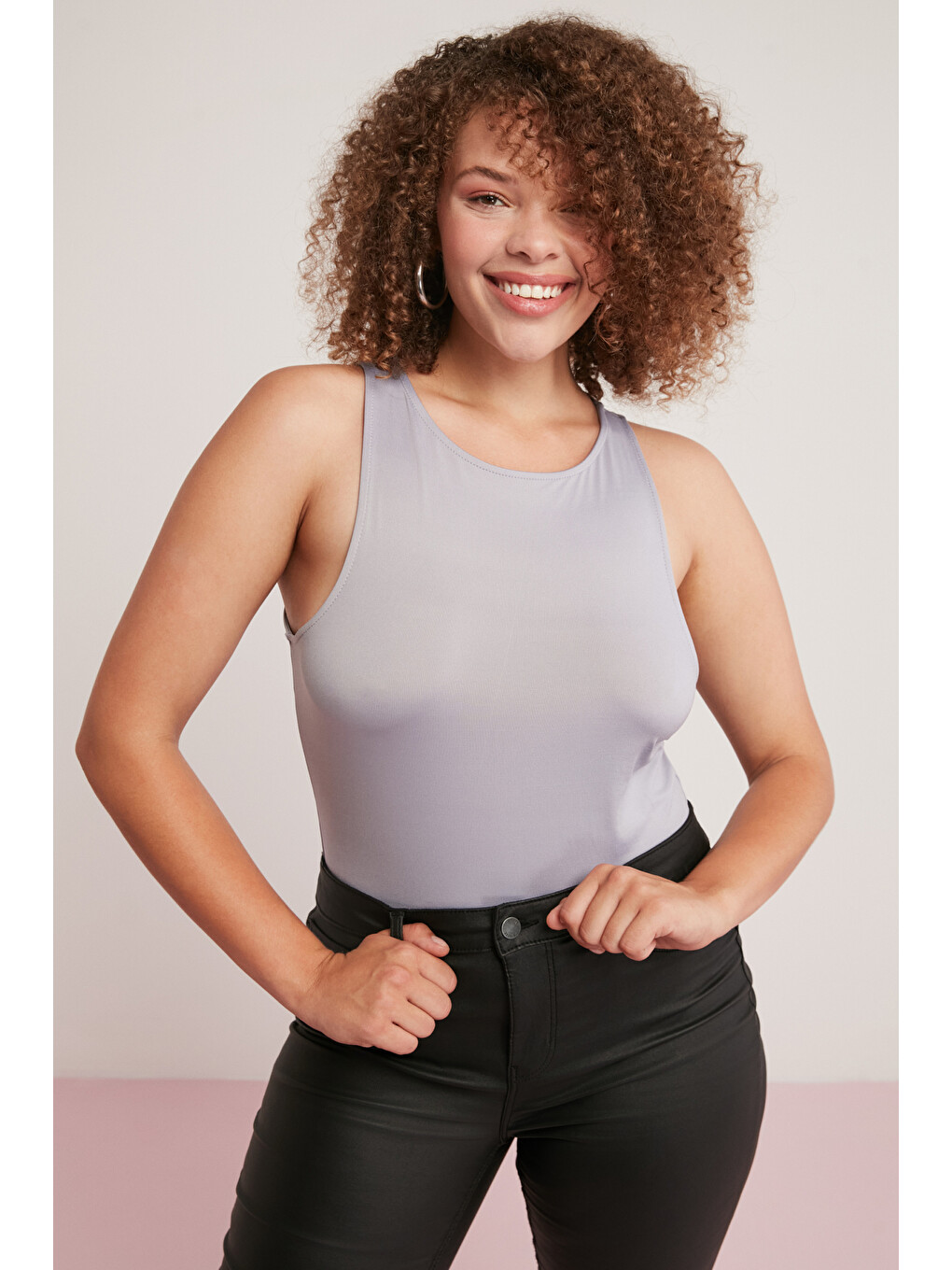 Shelby Kadın Vücuda Tamamen Oturan Halter Yaka Sıfır Kol Gri Büyük Beden Body-1
