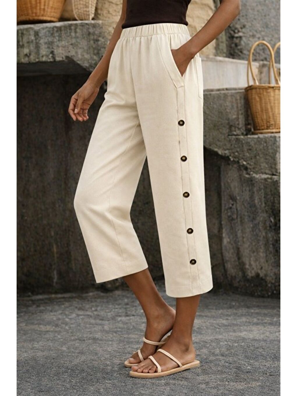 Bej Kadın Yüksel Bel Lastikli Yandan Dügme Detaylı Midi Pantolon-1