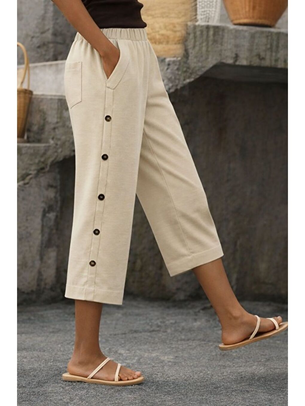 Bej Kadın Yüksel Bel Lastikli Yandan Dügme Detaylı Midi Pantolon-2
