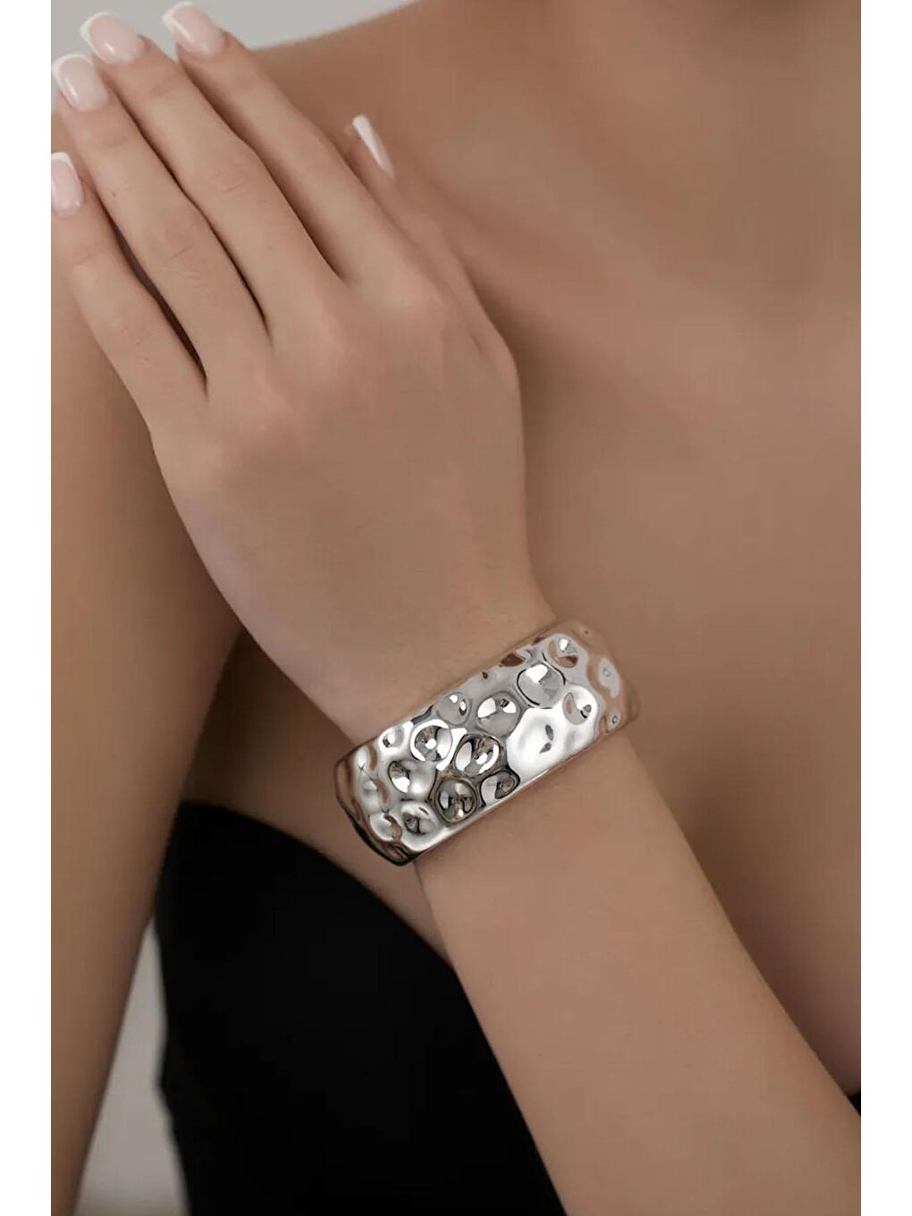 Gri Dövme Dokulu Parlak Gümüş Cuff Bileklik-3