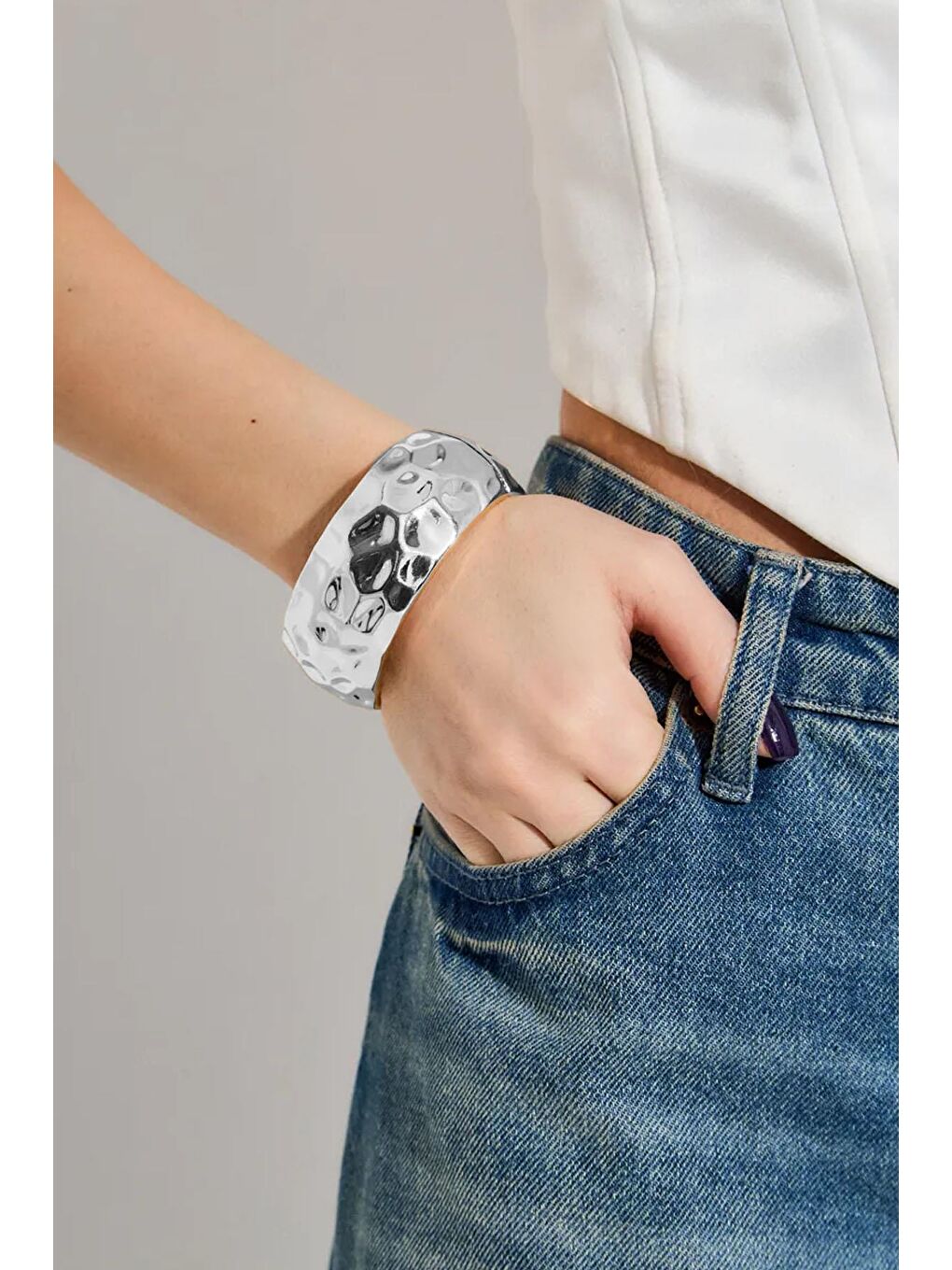 Gri Dövme Dokulu Parlak Gümüş Cuff Bileklik-4