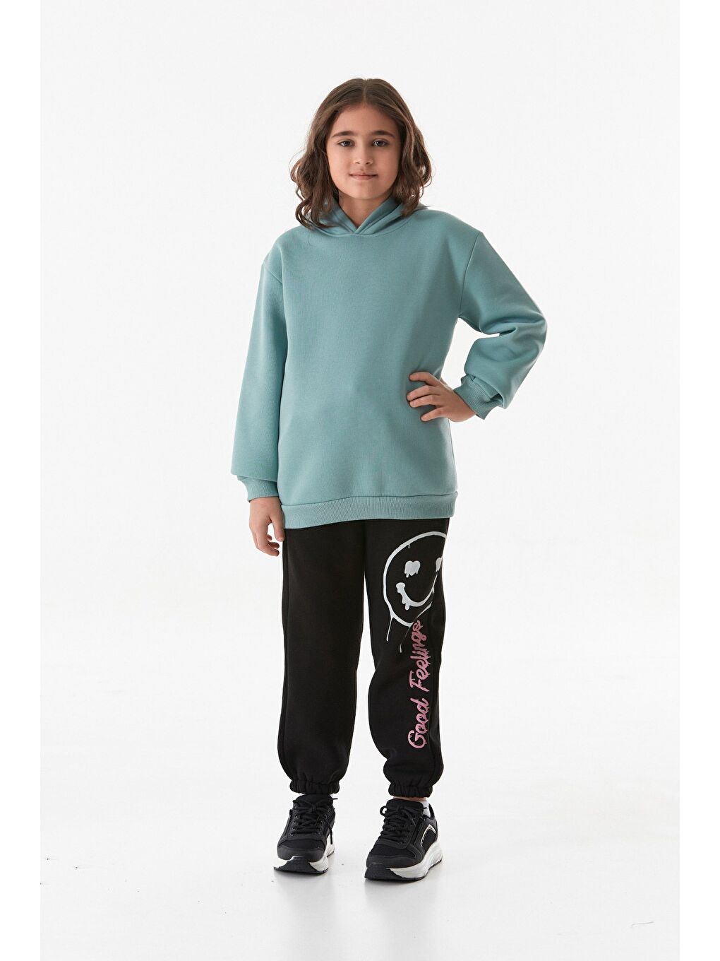 Yeşil 3 İplik Sırtı Baskılı Kapüşonlu Kı z Çocuk Sweatshirt-1