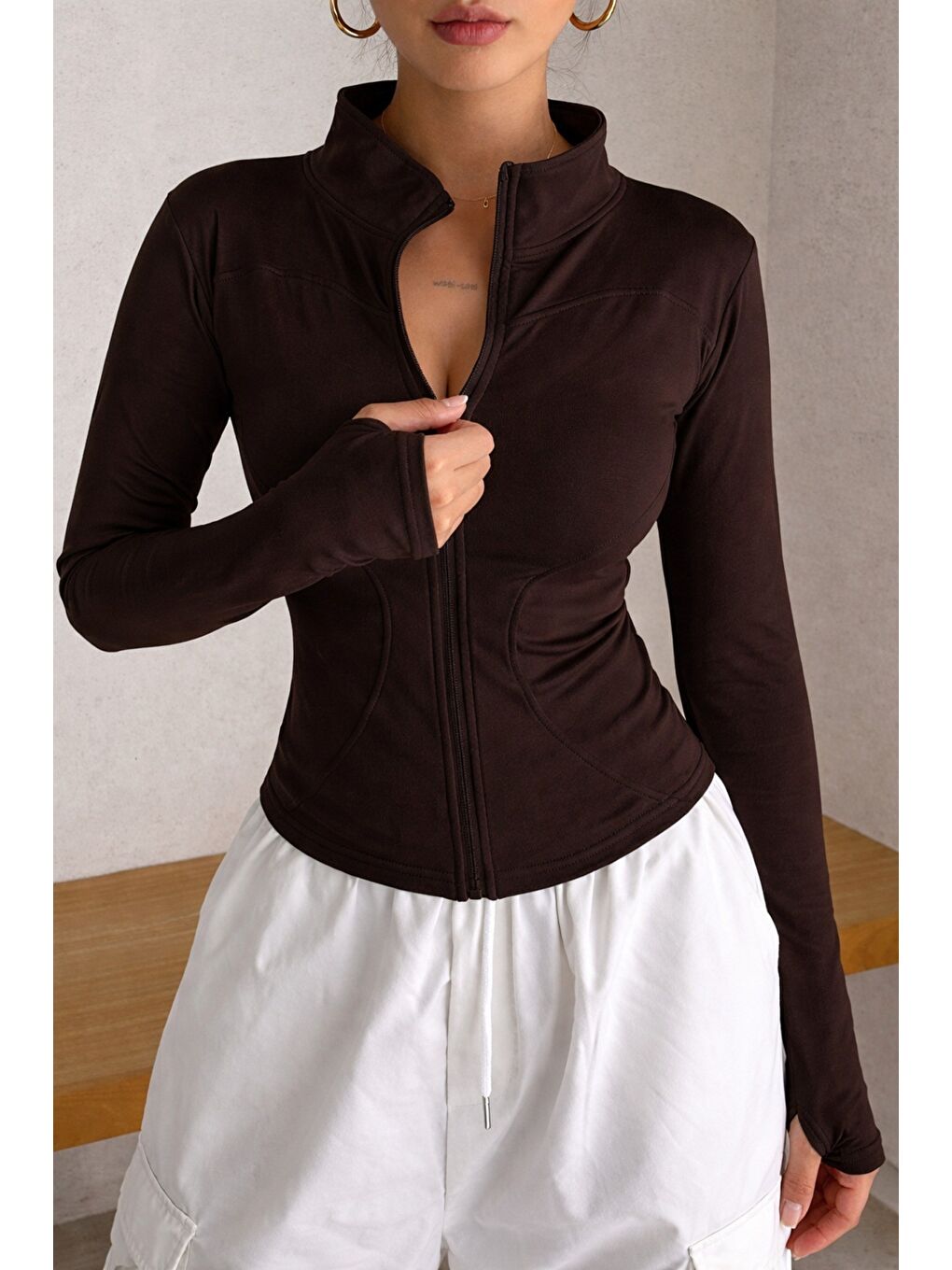 Kahverengi Kadın Bej İki İplik Fermuarlı Dar Kesim Mevsimlik Hırka – Dik Yaka Fit Basic Ceket-4