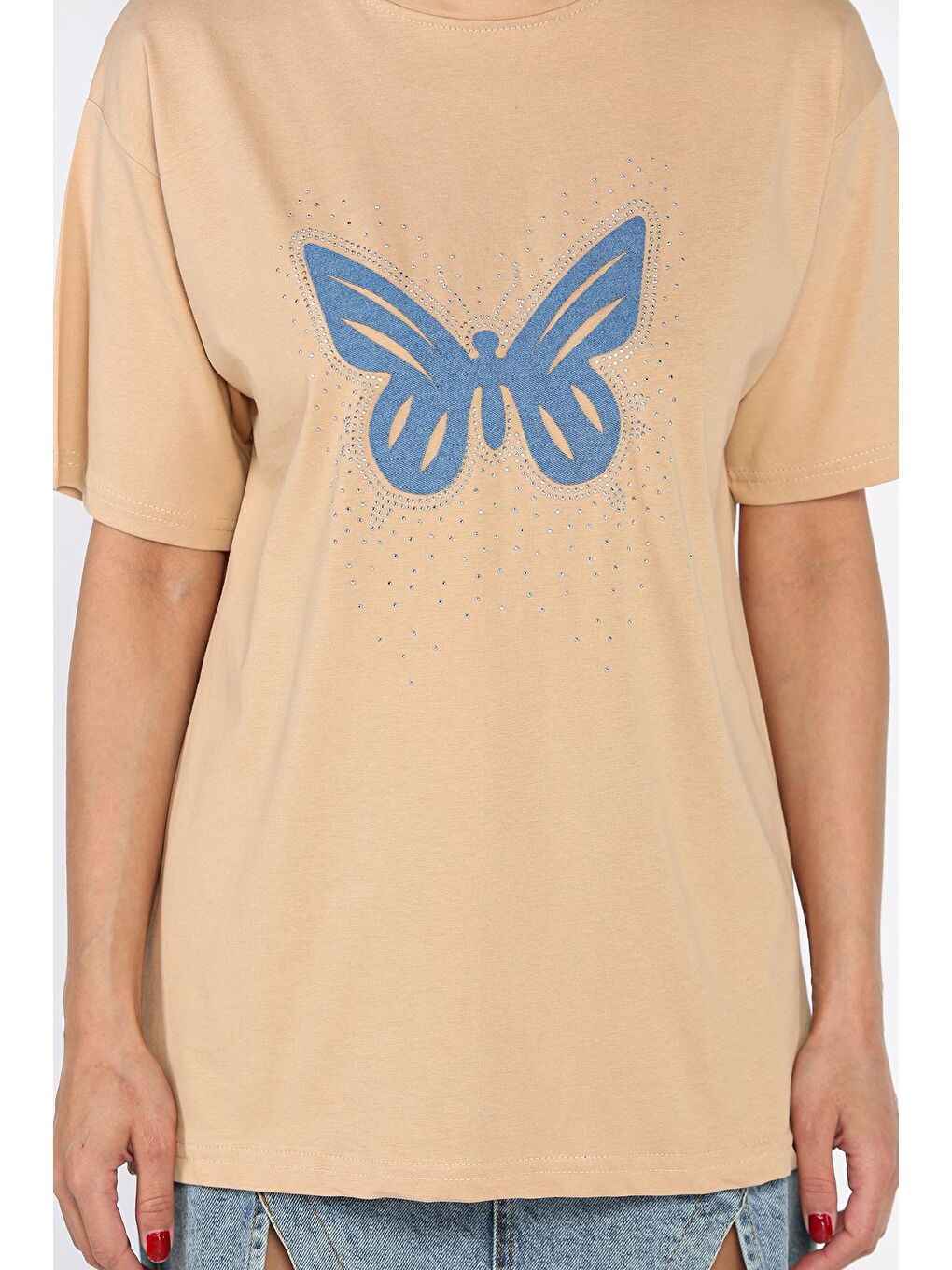 Bej Bisiklet Yaka Taşlı Kelebek Motifli Kadın Tişört-3