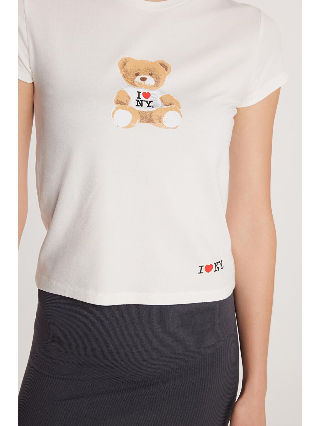 Kadın Modal Kumaş Slim Fit Dar Kesim Kısa Kollu Baskılı Ekru Tişört-1