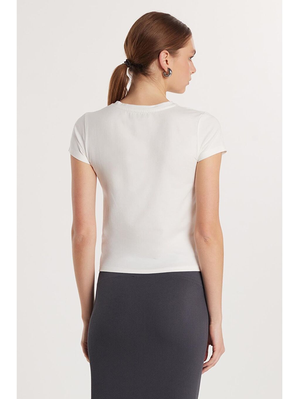 Kadın Modal Kumaş Slim Fit Dar Kesim Kısa Kollu Baskılı Ekru Tişört-4
