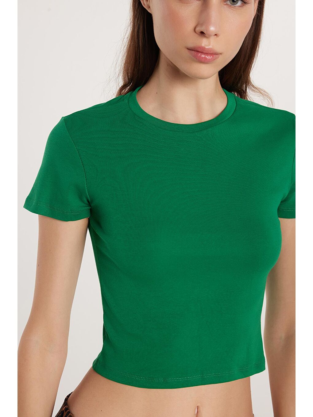 Kadın Slim Fit Dar Kesim %100 Pamuk Düz Basic Yeşil Bisiklet Yaka Tişört