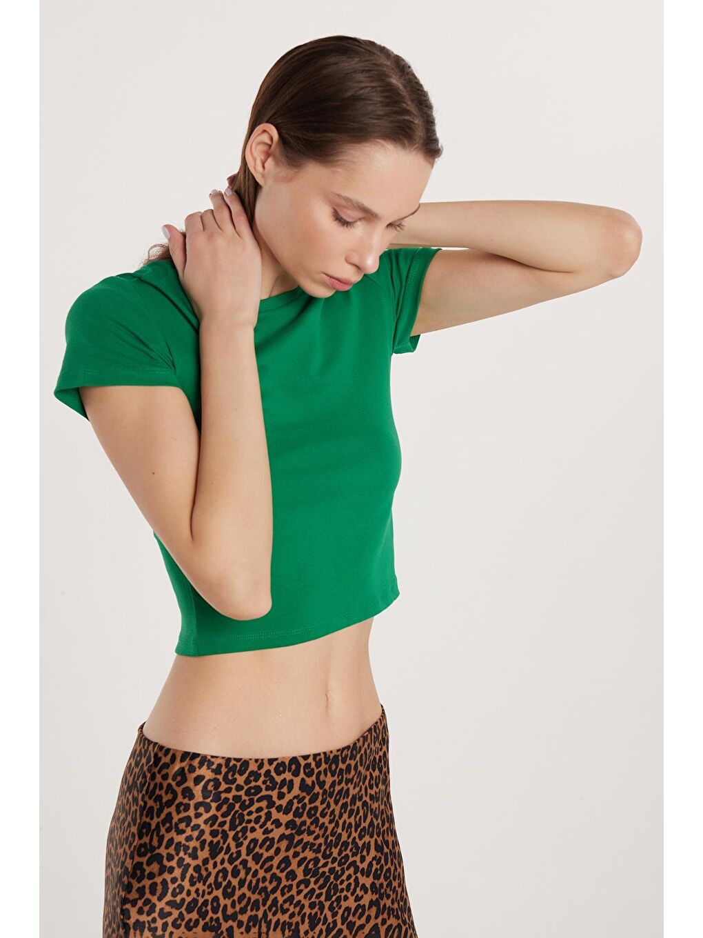 Kadın Slim Fit Dar Kesim %100 Pamuk Düz Basic Yeşil Bisiklet Yaka Tişört-2