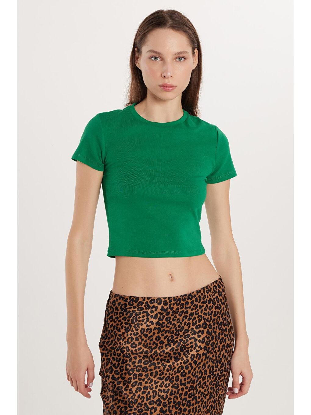 Kadın Slim Fit Dar Kesim %100 Pamuk Düz Basic Yeşil Bisiklet Yaka Tişört-3