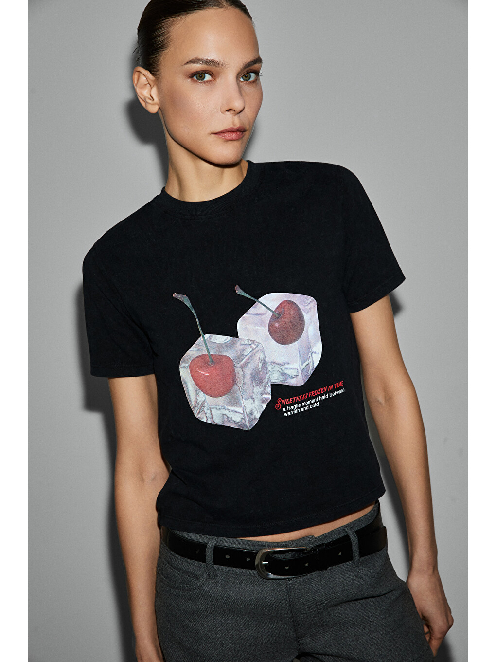 Melunae Kadın Organik Pamuklu Bisiklet Yaka Kısa Kollu Baskı Detaylı Siyah T-shirt-1