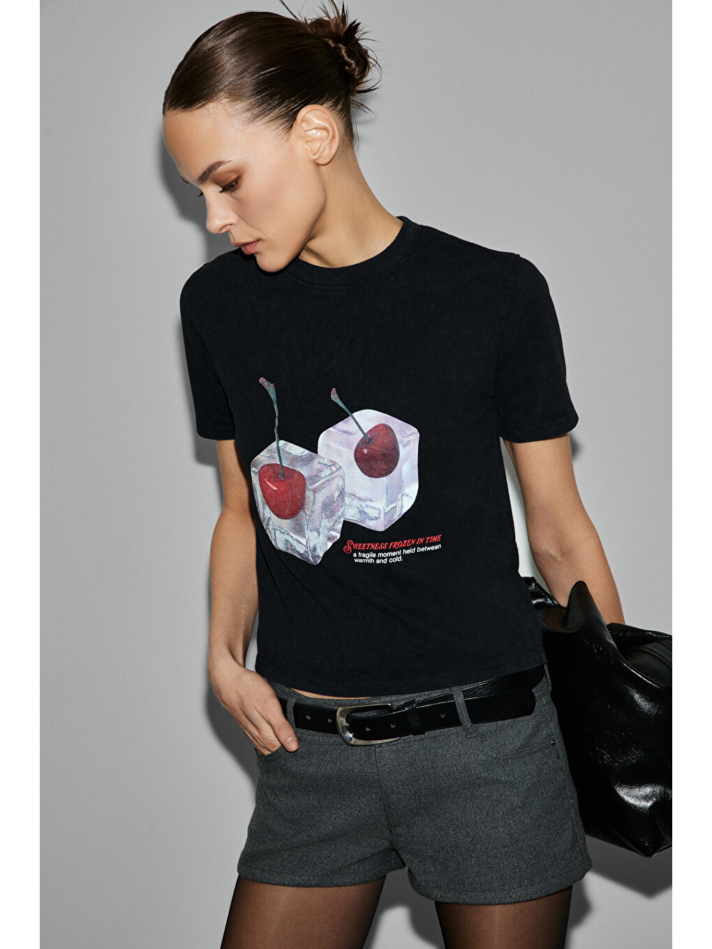 Melunae Kadın Organik Pamuklu Bisiklet Yaka Kısa Kollu Baskı Detaylı Siyah T-shirt-2