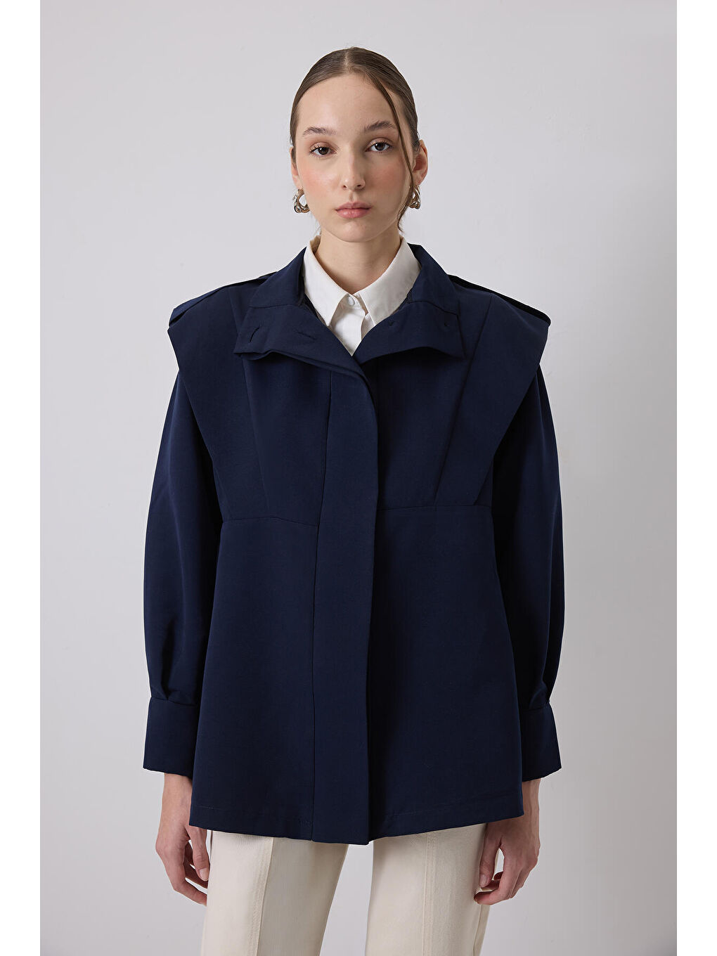 Lacivert Apolet Detaylı Kısa Trençkot-1