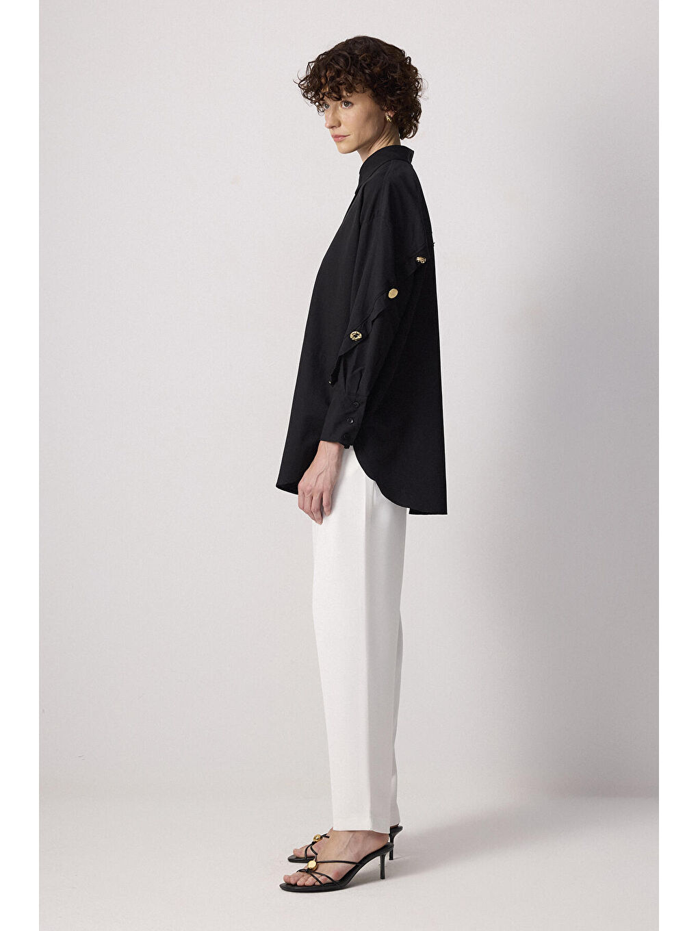 Siyah Metal Düğme Detaylı Poplin Gömlek-2