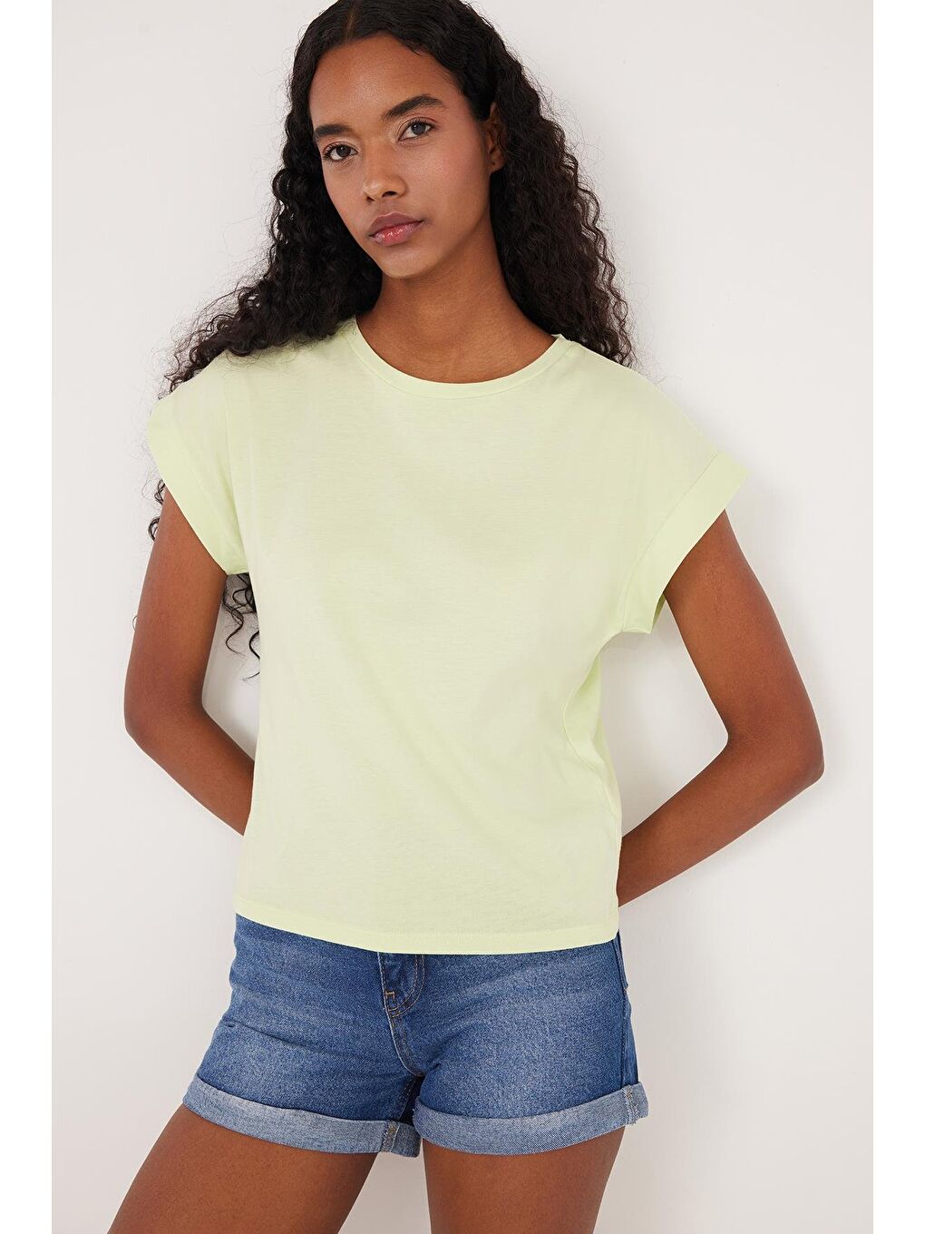 Kadın Slim Fit Dar Kesim %100 Pamuk Kısa Kollu Bisiklet Yaka Yeşil Tişört-4