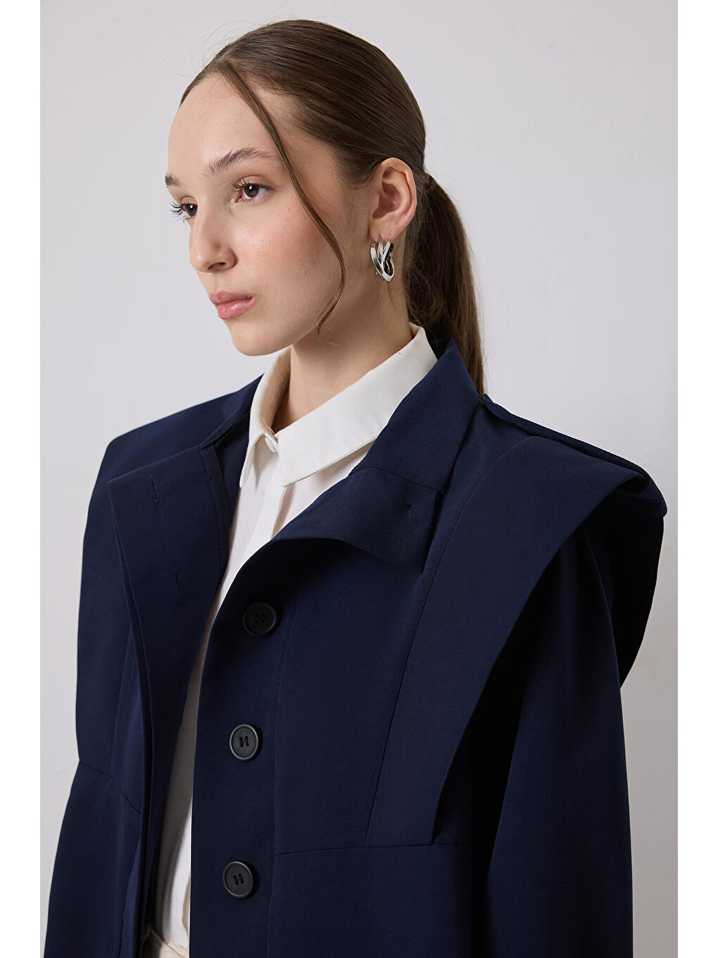 Lacivert Apolet Detaylı Kısa Trençkot-4