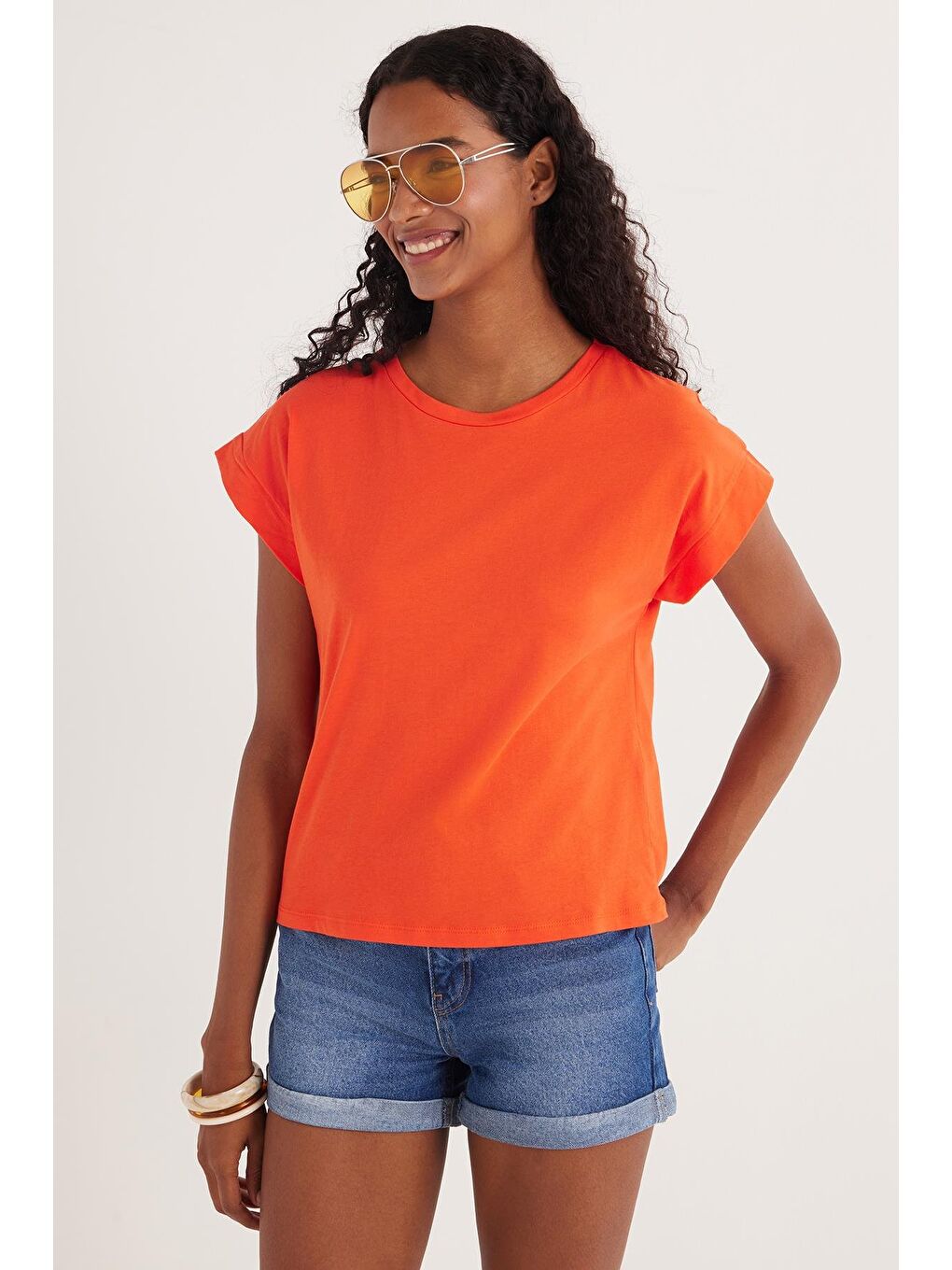 Kadın Slim Fit Dar Kesim %100 Pamuk Kısa Kollu Bisiklet Yaka Turuncu Tişört