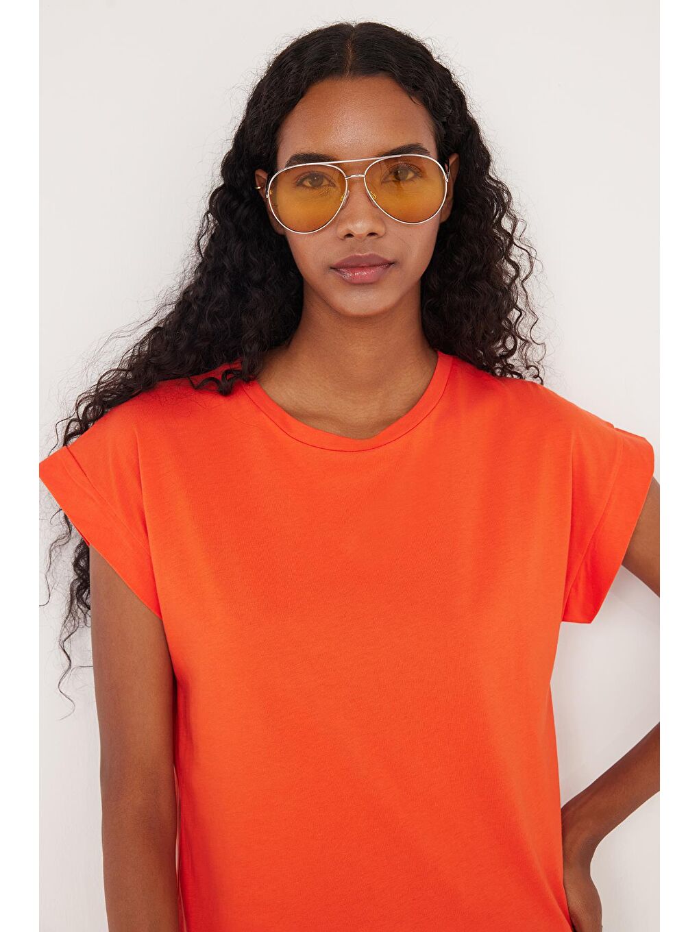 Kadın Slim Fit Dar Kesim %100 Pamuk Kısa Kollu Bisiklet Yaka Turuncu Tişört-1