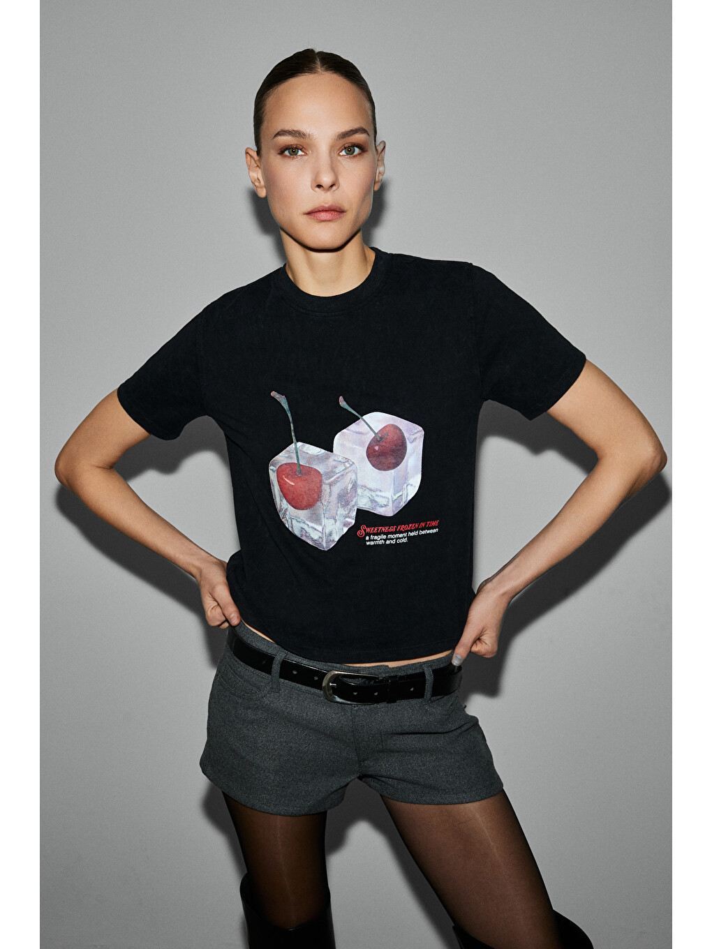 Melunae Kadın Organik Pamuklu Bisiklet Yaka Kısa Kollu Baskı Detaylı Siyah T-shirt-3
