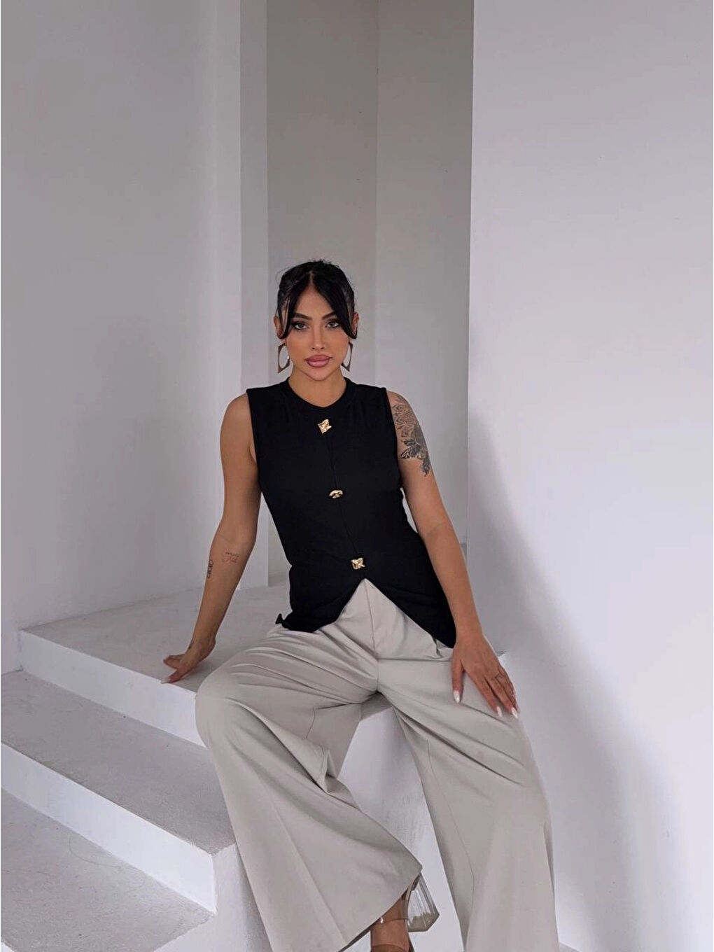 Kadın Siyah Bisiklet Yaka Düğme Detaylı Ottoman Kumaş Bluz HZL25S-FRY123091-1