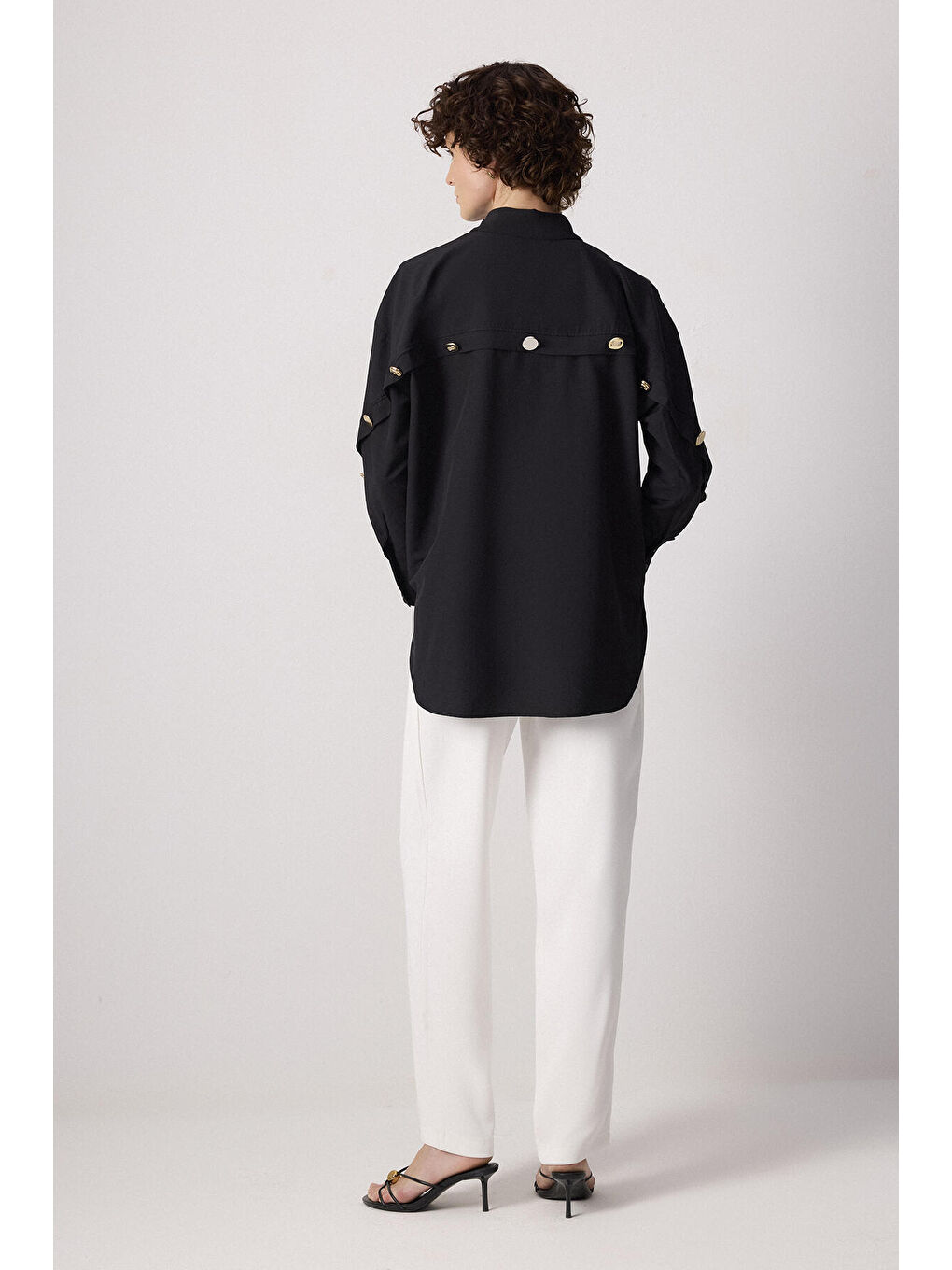Siyah Metal Düğme Detaylı Poplin Gömlek-3