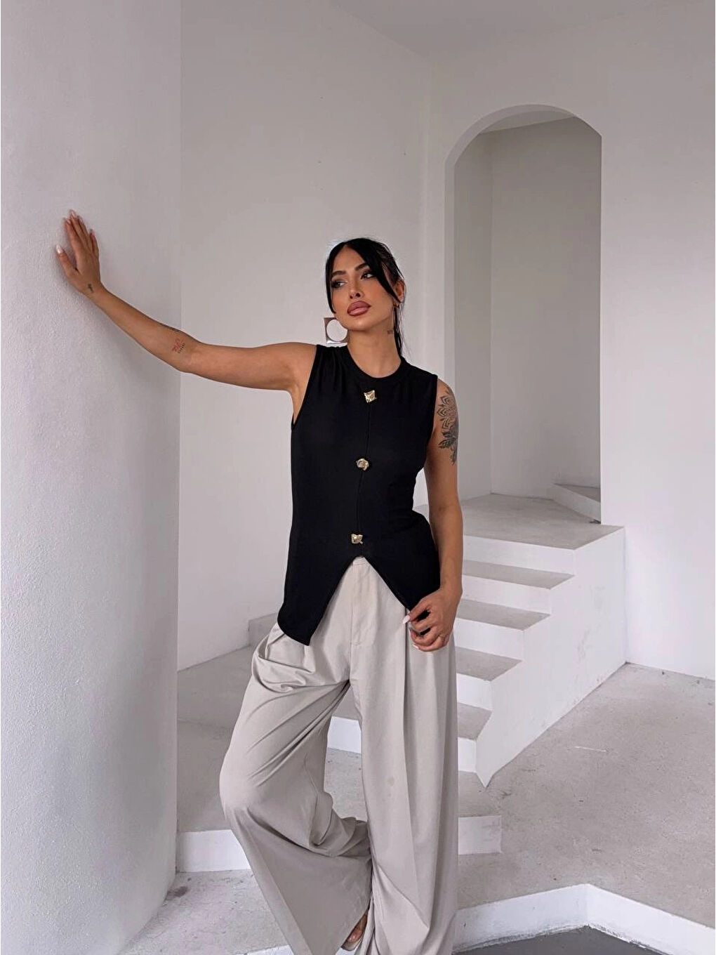 Kadın Siyah Bisiklet Yaka Düğme Detaylı Ottoman Kumaş Bluz HZL25S-FRY123091-4