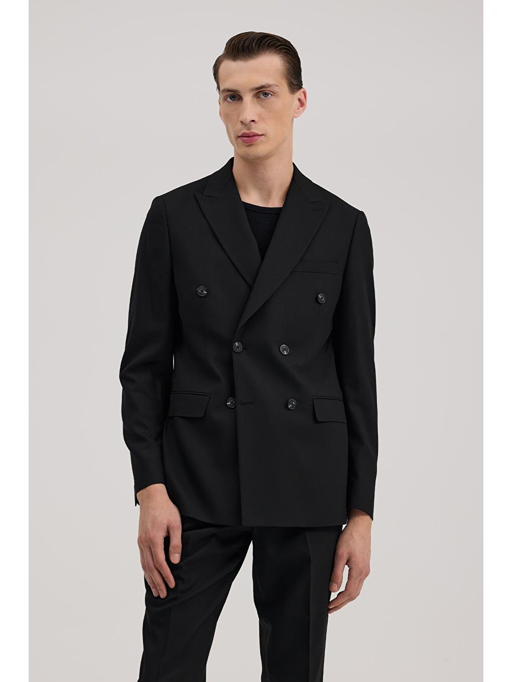 Siyah Slim Fit Sivri Yaka Takım Elbise-1