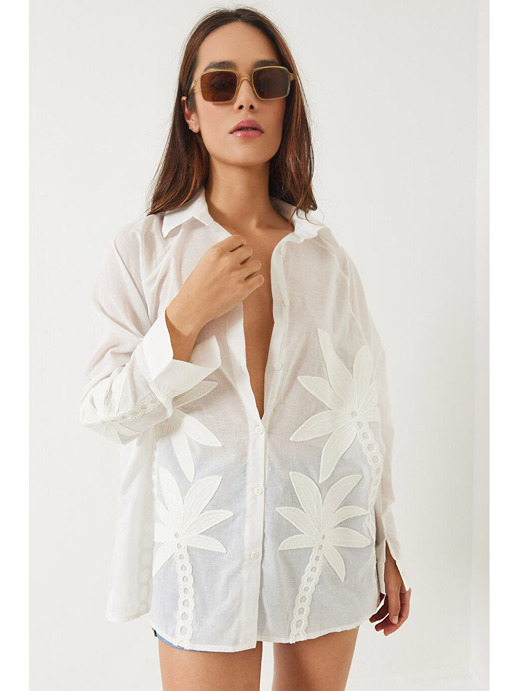 Ekru Kadın Palmiye İşlemeli Uzun Kollu Keten Gömlek