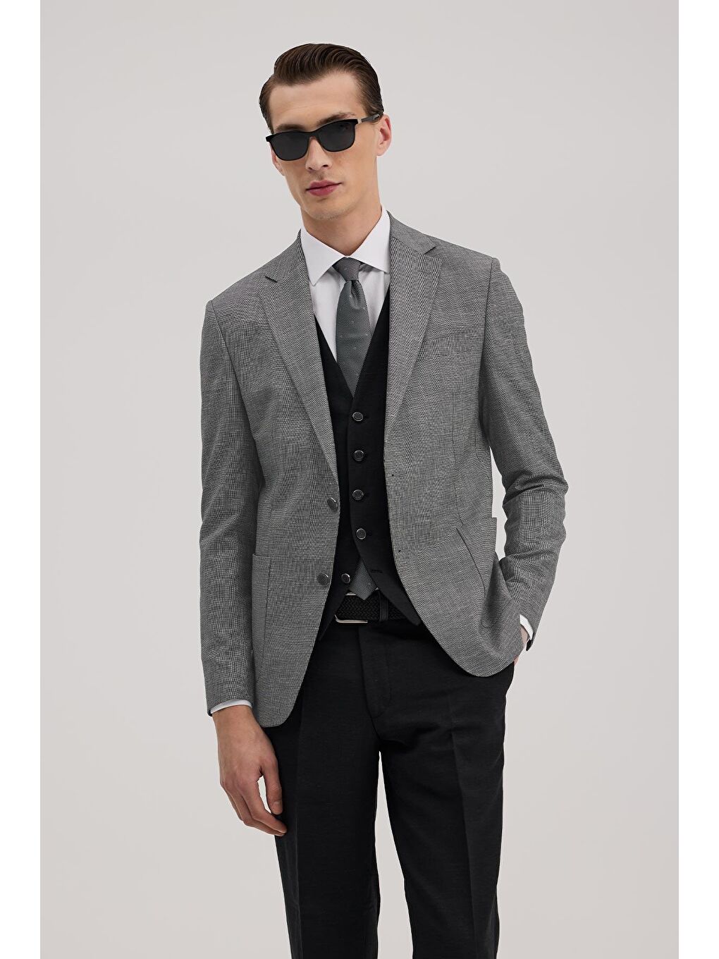 Siyah Slim Fit Mono Yaka Yelekli Kombinli Takım Elbise-1