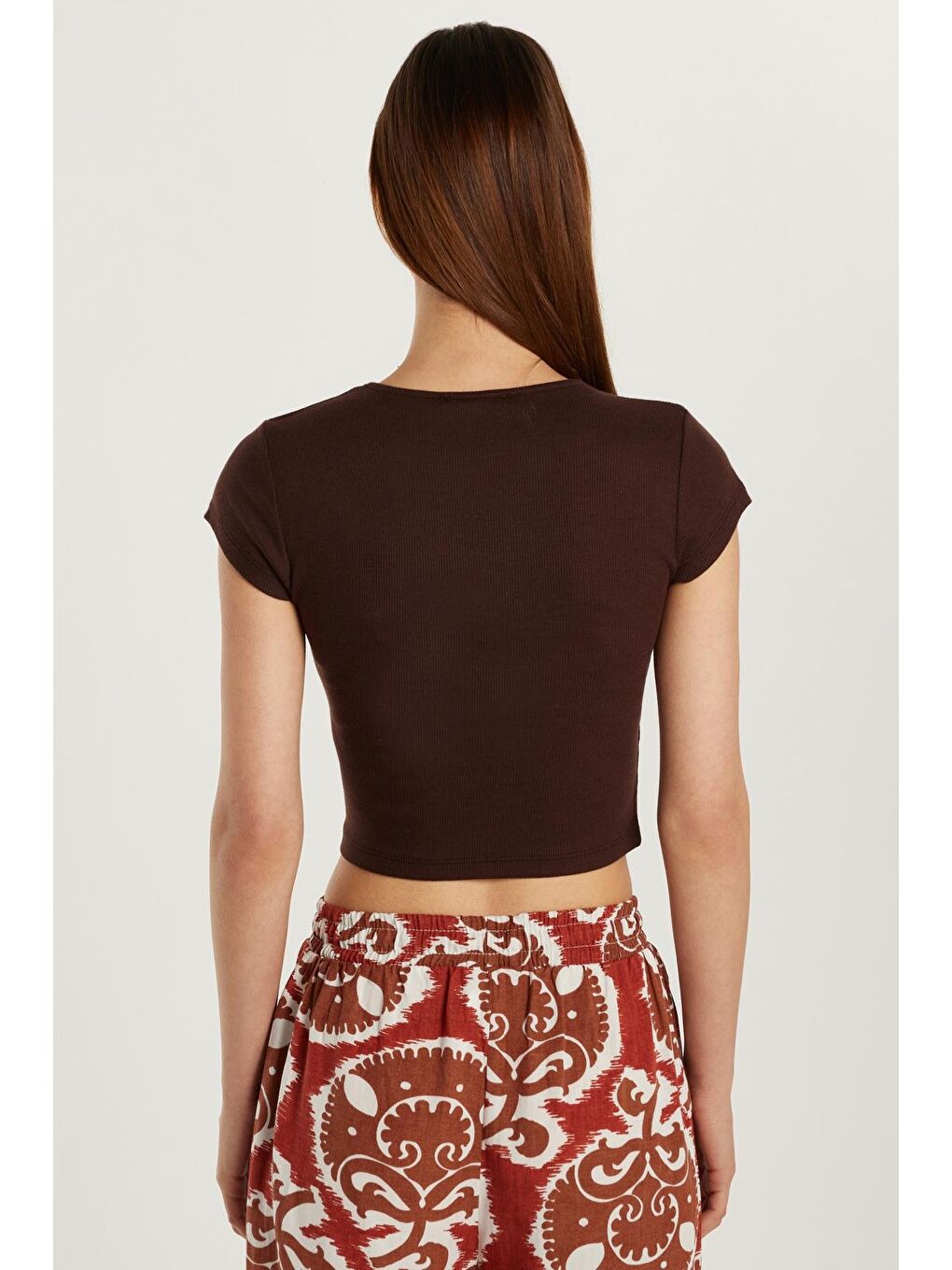 Kadın Modal Kumaş Slim Fit Dar Kesim Kısa Kollu Bisiklet Yaka Kahverengi Tişört-4