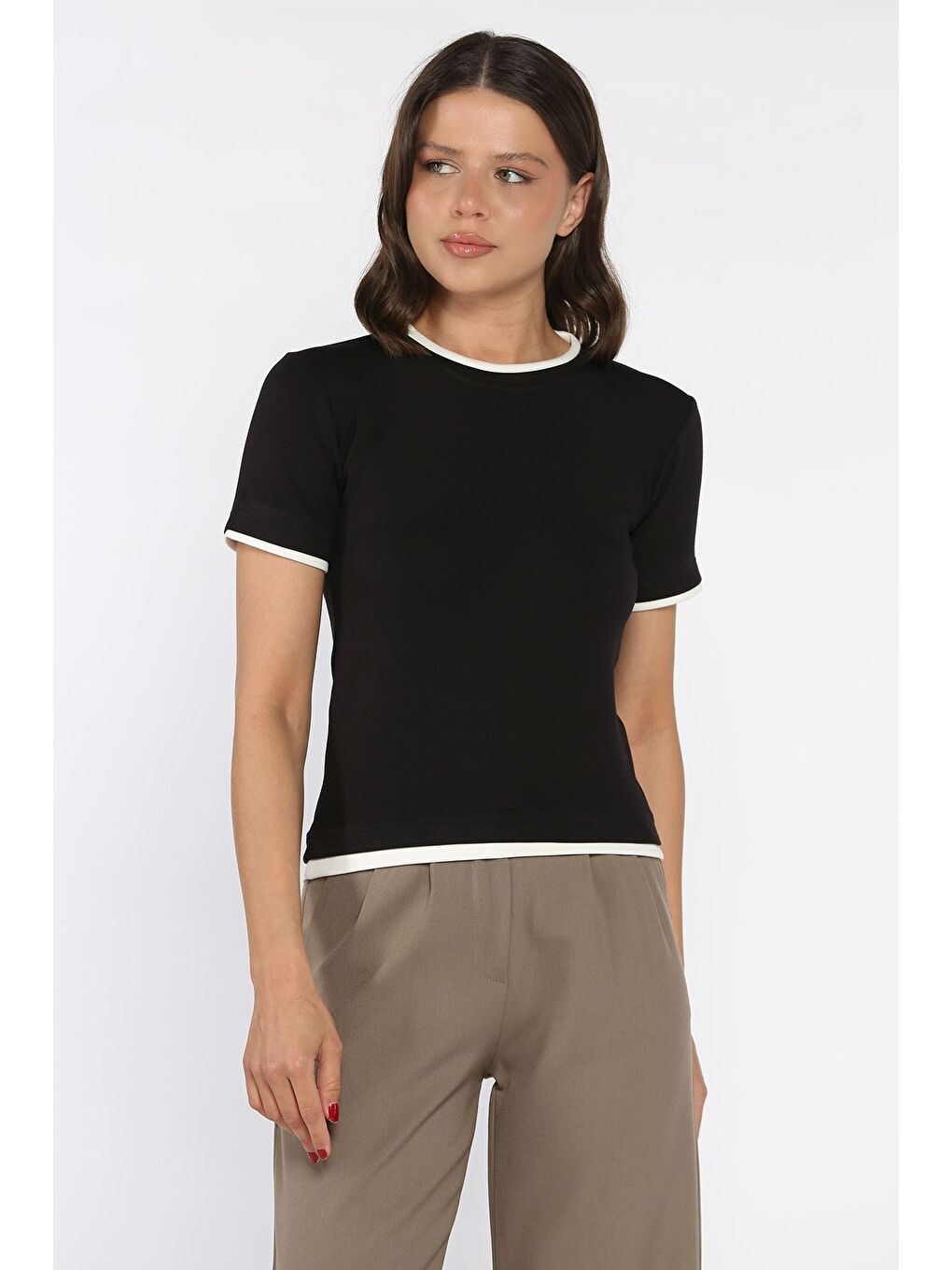 Siyah Bisiklet Yaka Kadın Tişört-1